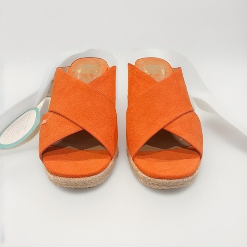 NEW WITH TAGS Women's Andrew Geller, Kimber Sandal 7.5M. NWT